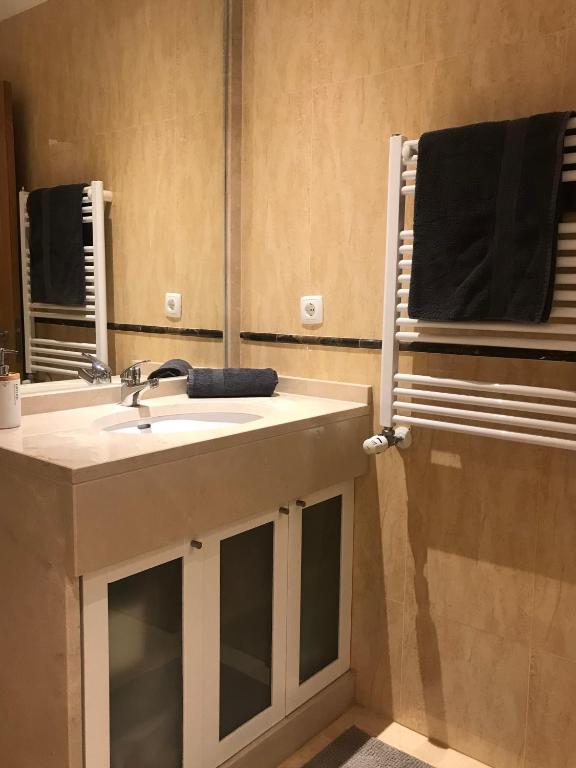 Cosy room with bathroom and private access room 5